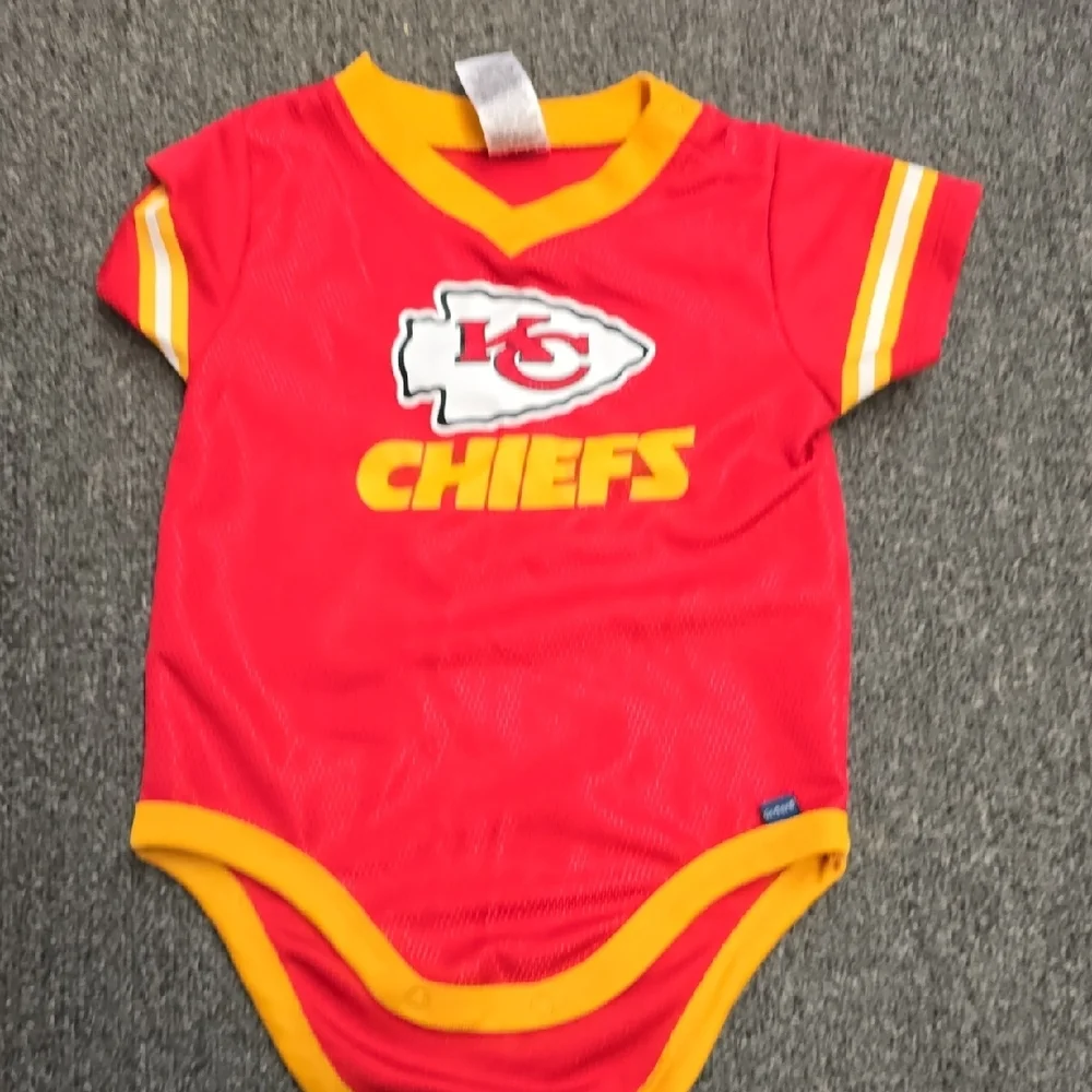 Kansas City Chiefs Infant Red & Yellow Team Logo Bodysuit